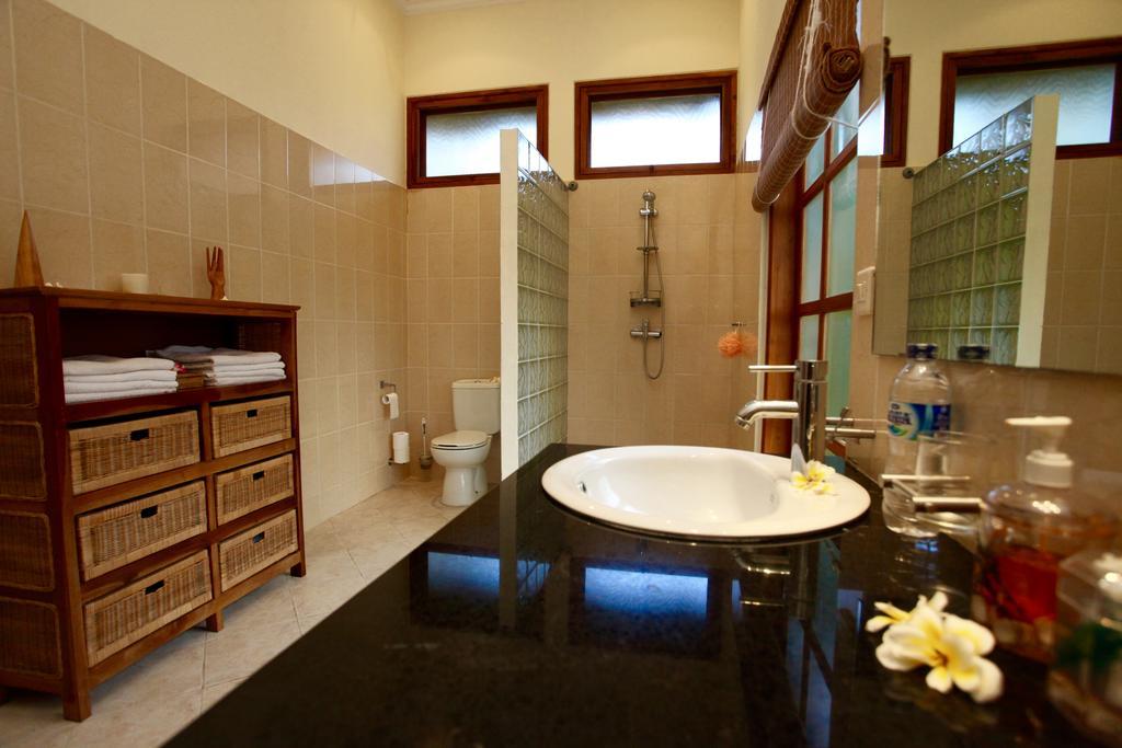 Villa Surgawi Lovina Buitenkant foto